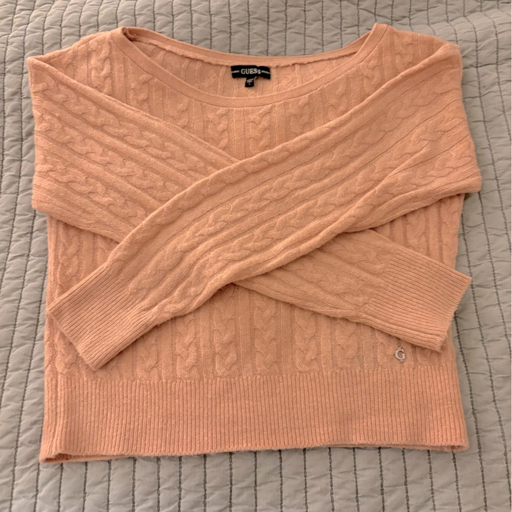 Adorable GUESS sweater. Mid length. Not short not long.
Size S perfect condition